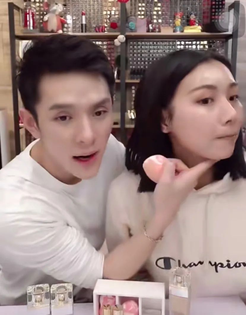 偷抢粉丝红包偷装李佳琦香水庆庆也没那么可怜