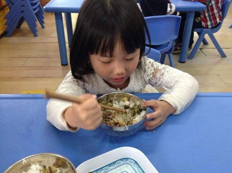 【孩子】比辣条还伤脾肺，提醒家长：再喂就是坑娃它们堪称“宝宝杀手”