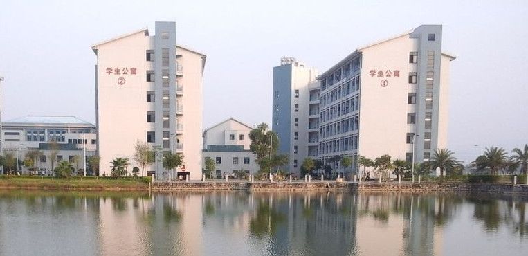 2020年肇庆医学高等专科学校成人高考招生简章