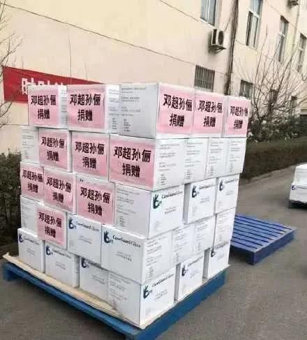 做公益还要被质疑，邓超、易烊千玺太冤了，肖