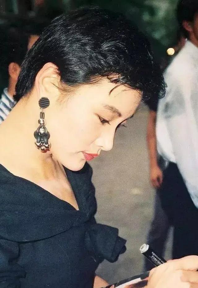 陈冲二婚幸福老来得女，却因“转让”领养的双