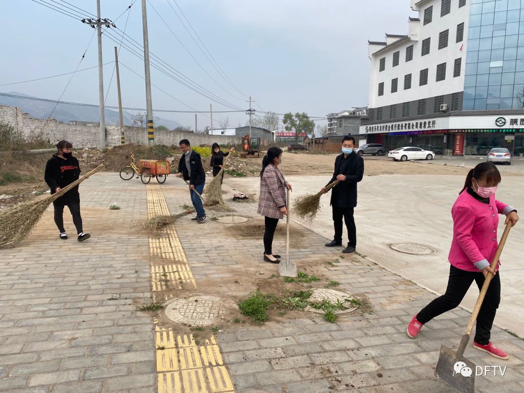 花瓶子镇人口_瓶子素描