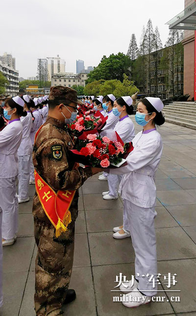 中部战区总医院支援武汉第七医院医疗队完成抗疫任务归建