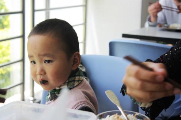 #小儿#家长要知道，3招教你消积食儿科医生：“小儿积食”的3个信号