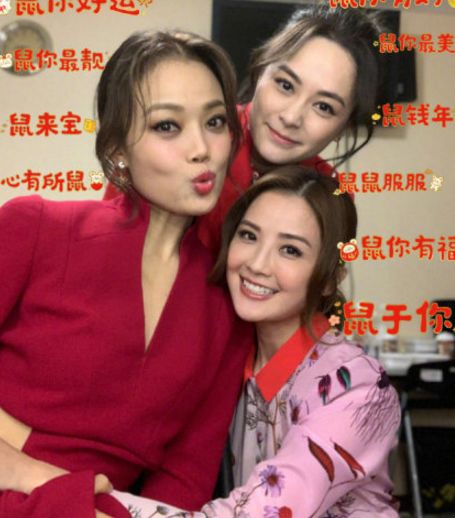 阿Sa接受强制隔离，借法医防护服回香港，网友：