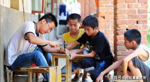 [白岩松]给出可最好的回击毛坦厂中学该批评吗？央视主持人白岩松一席话