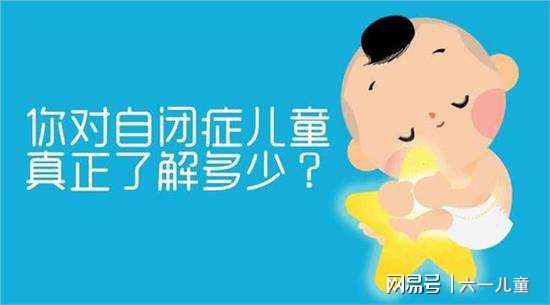 自闭症孩子眼中:一个女孩在刷牙,一个女孩在挤牙膏,一个女孩在擦嘴嘴