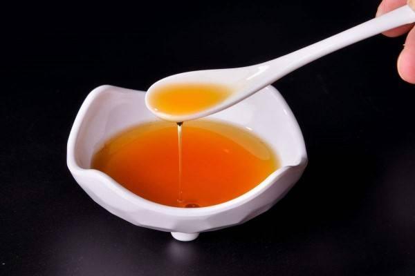 『爽身粉』孩子淹脖子怎么办？奶奶竟用爽身粉！这种错误别再犯了