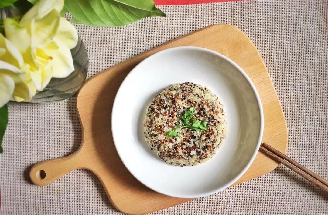 原创美食精选:藜麦燕麦饭,番茄姜味虾,可乐鸡翅,菠萝咕咾肉的做法