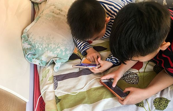 【孩子】比辣条还伤脾肺，提醒家长：再喂就是坑娃它们堪称“宝宝杀手”