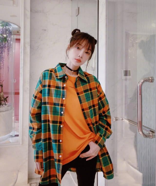 李小璐开启敬业模式！亲自上阵做网店模特，晒
