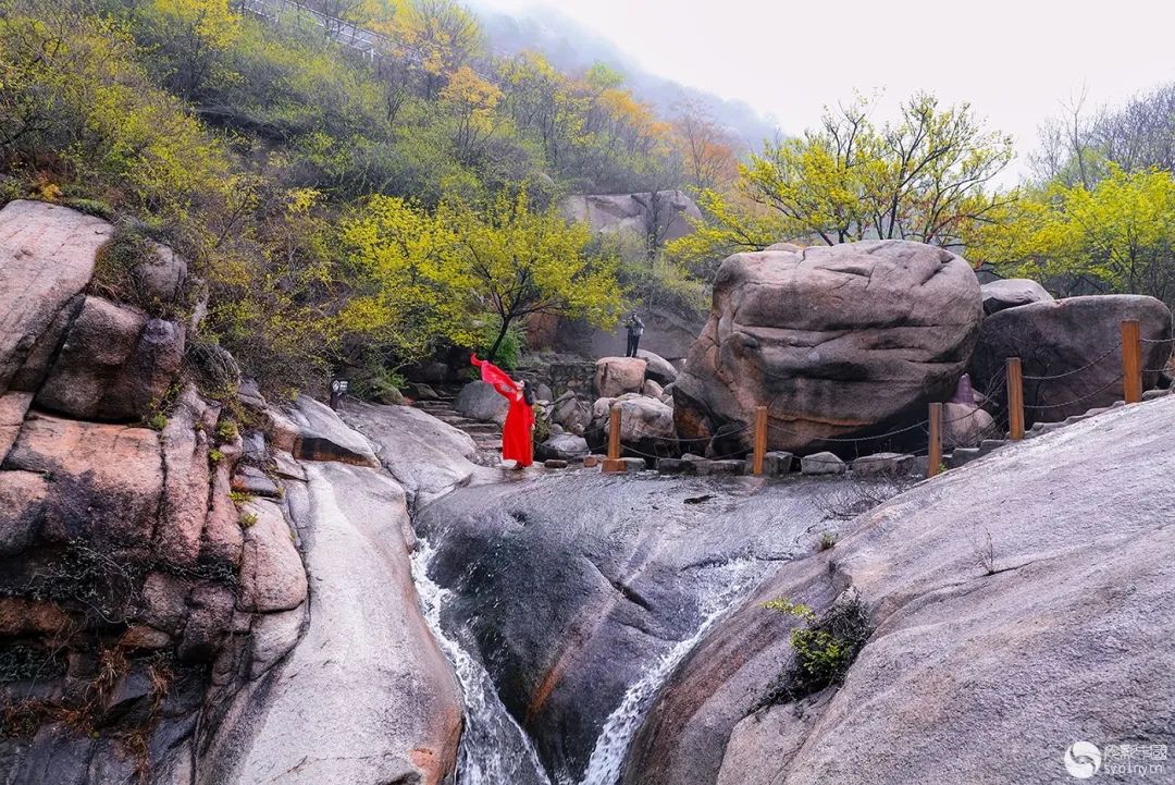 光影中国网"方城万亩油菜花海及七峰山,七十二潭景区"