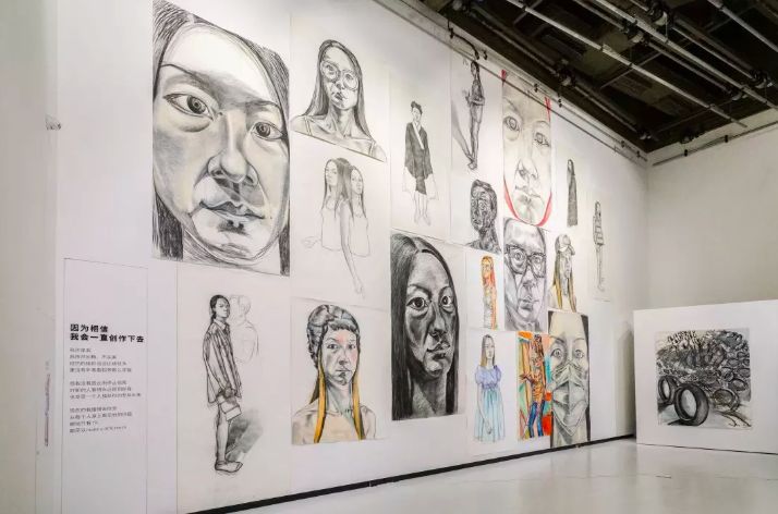 曲家瑞各个时期的自画像,前阵子她还在深圳有个展览