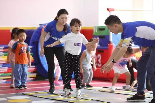 『孩子』快自查娃是否达标，偏低矮小要及时补救儿童标准身高体重表来了