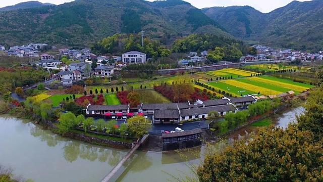 万市镇新民村坚持"绿水青山就是金山银山"的发展理念,拔山村全力聚焦