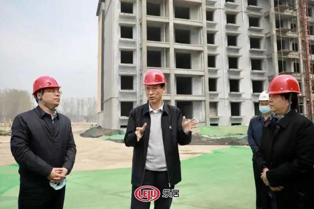 张国伟调研滩区居民迁建和脱贫攻坚工作