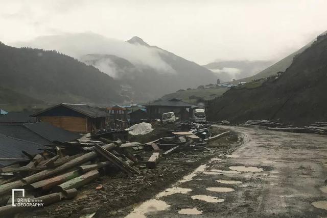 丙察察自驾游视频实录 162832ab3e154e98b3a38d55bdc85e71.jpeg