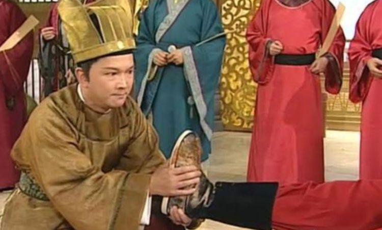 原创李白曾当着唐玄宗和杨贵妃的面让高力士为自己脱靴