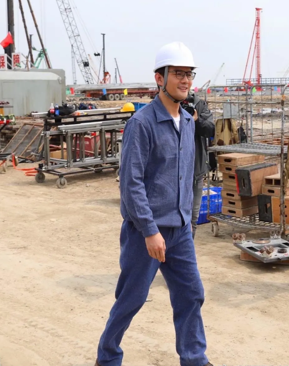 「工作服」穿工作服发福明显遭调侃像工头《大江大河2》王凯新路透曝光
