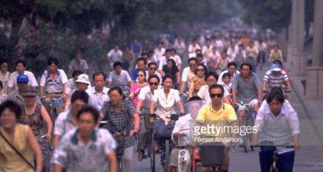 90年代中国罕见老照片:图4现在仍然买不起,图8让人心酸