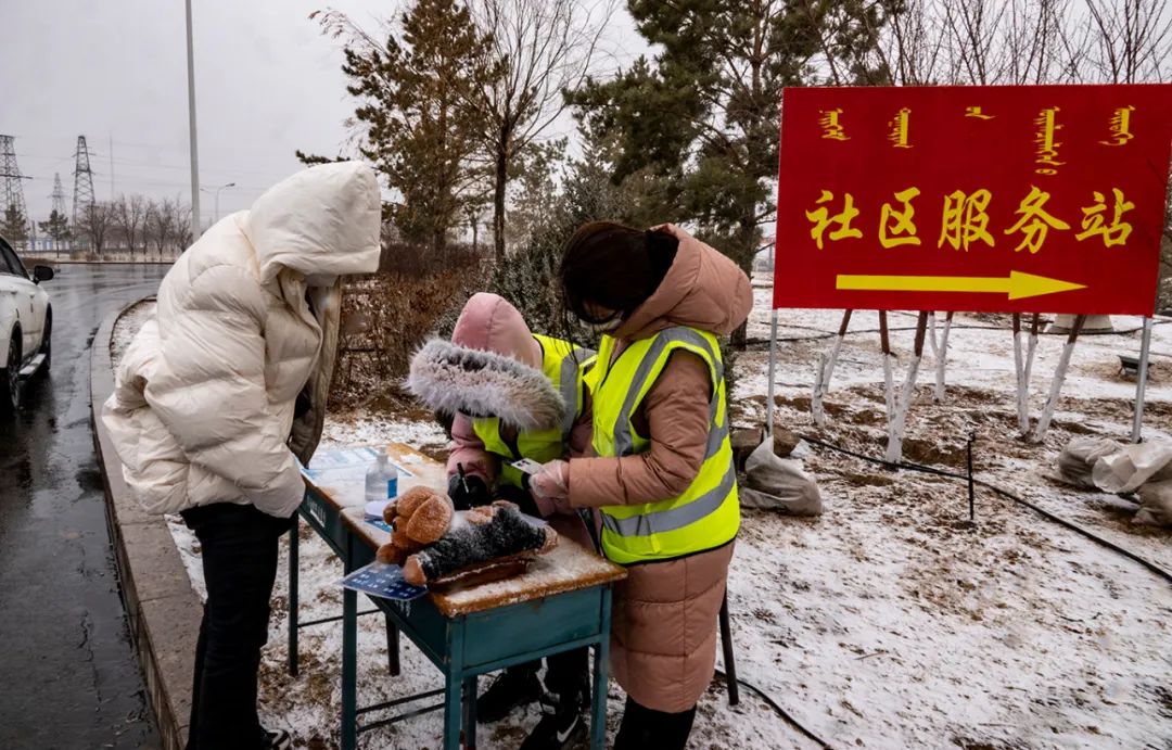 图集致敬阿拉善战疫中的最美身影