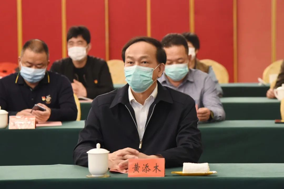 县领导钟科,曾连端,李涌华,黄添木,杨燕明及各镇园,县