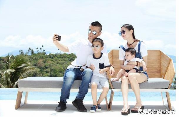 黄圣依宅家亲自为儿子做果冻，安迪馋出可爱表