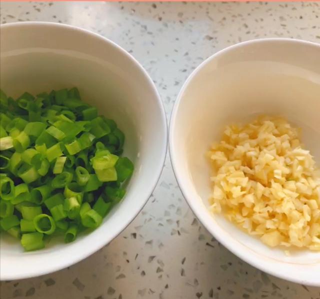 油泼面做法大全不辣的 3bba2ede6d204a9ca8de9815d3656718.jpeg