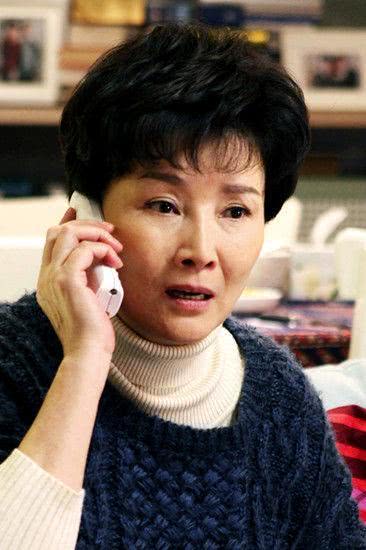 国家一级演员朱茵,曾因离异成心中的痛,如今61岁过得怎样?