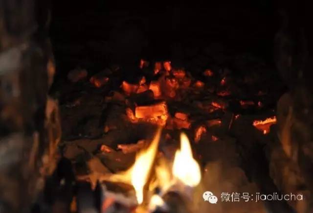 揉捻及烘干时,是这样的火,要文火慢干,让茶吃透火足干.