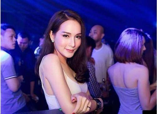 原创澳门第一变性人入围变性人选美大赛ellie自述成长心路