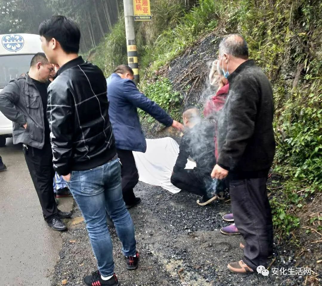 益阳一工程车触到高压线,一人烧焦身亡!_安化