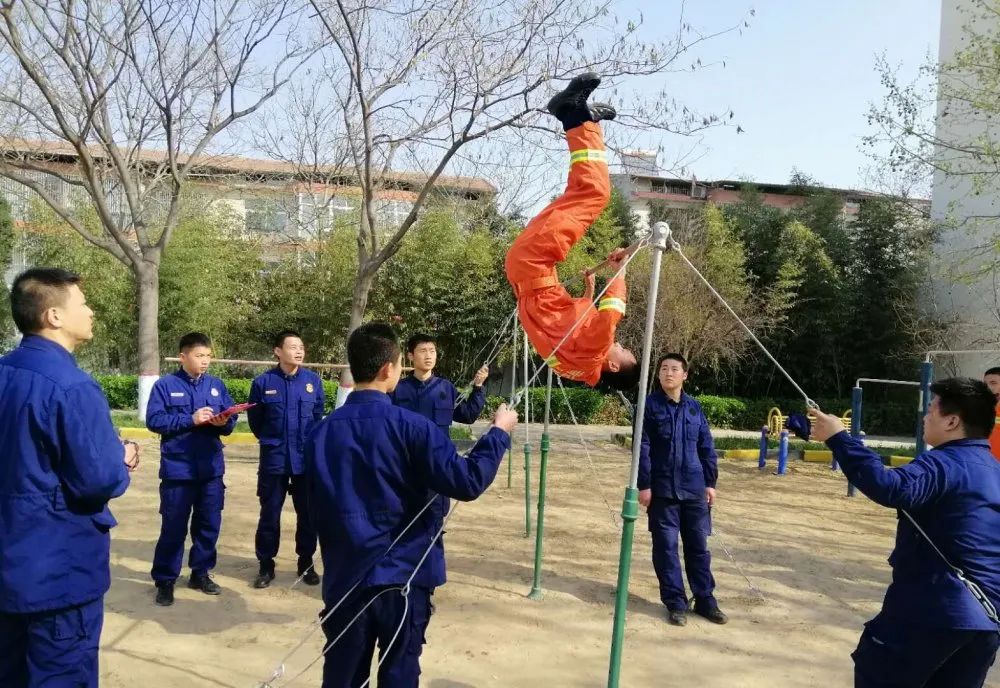 单杠卷身上