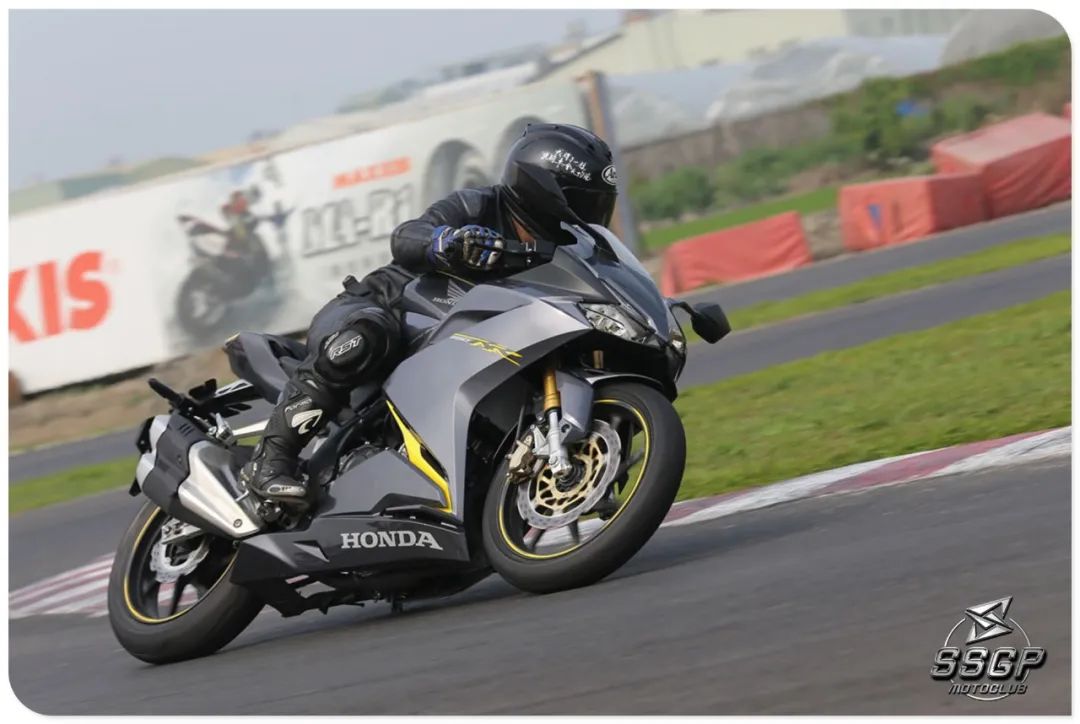试车报告以doubler为名hondacbr250rr
