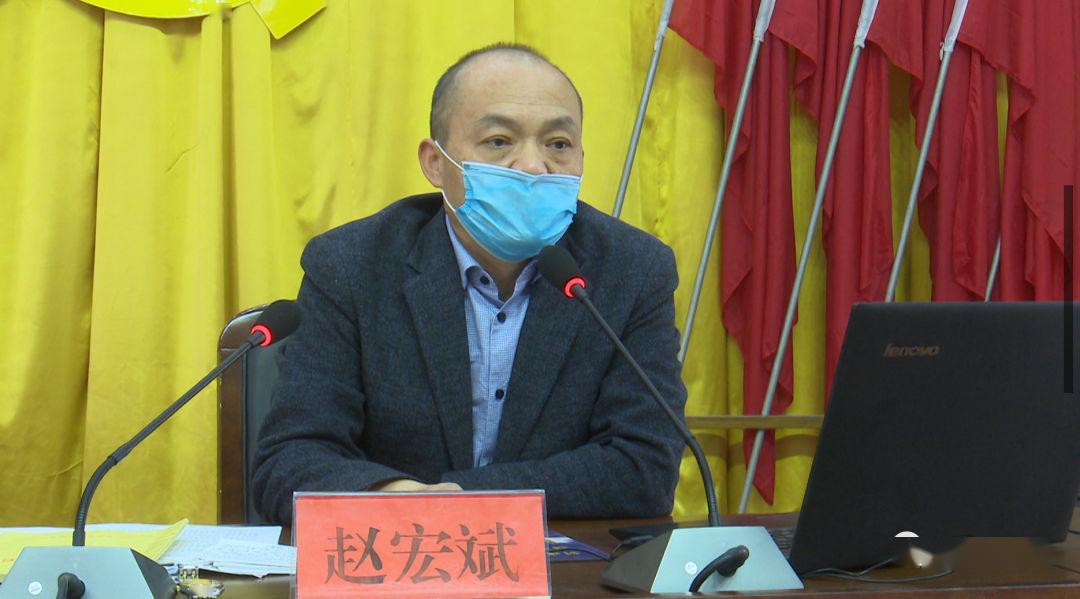 永宏主持会议,邀请市委组织部部务会成员,一级调研员赵宏斌作专题辅导