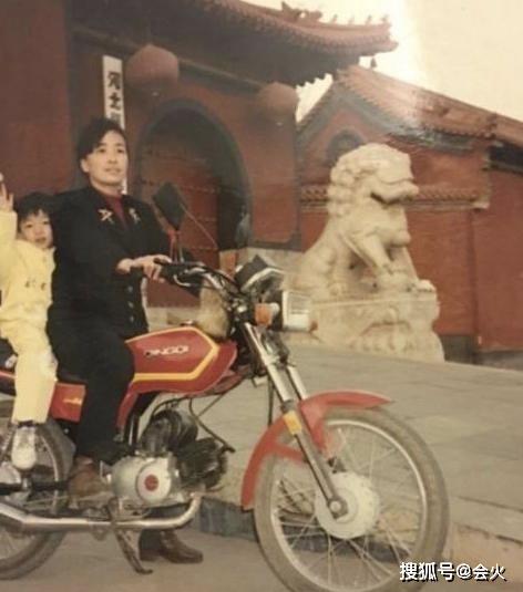 太甜了！易烊千玺疑似恋爱曝光，恋上90后影后，