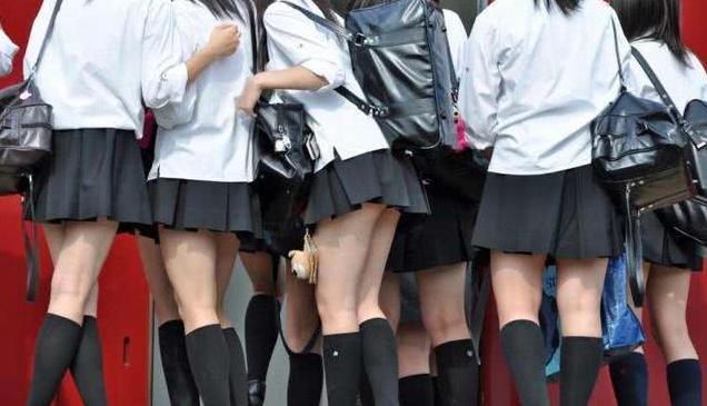 原创日本女人喜欢穿超短裙,难道是因为开放,真像让人觉得心疼