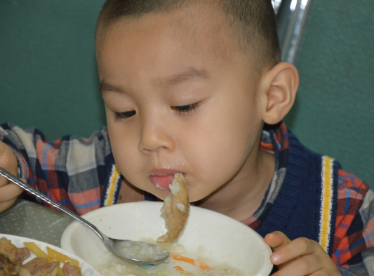 『孩子』家长要重视,别把娃养成易积食体质积食专挑3类孩子“下手”