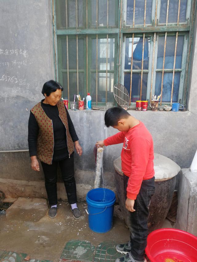 第一书记在泗水:帮扶路上"邮缘人"_候村