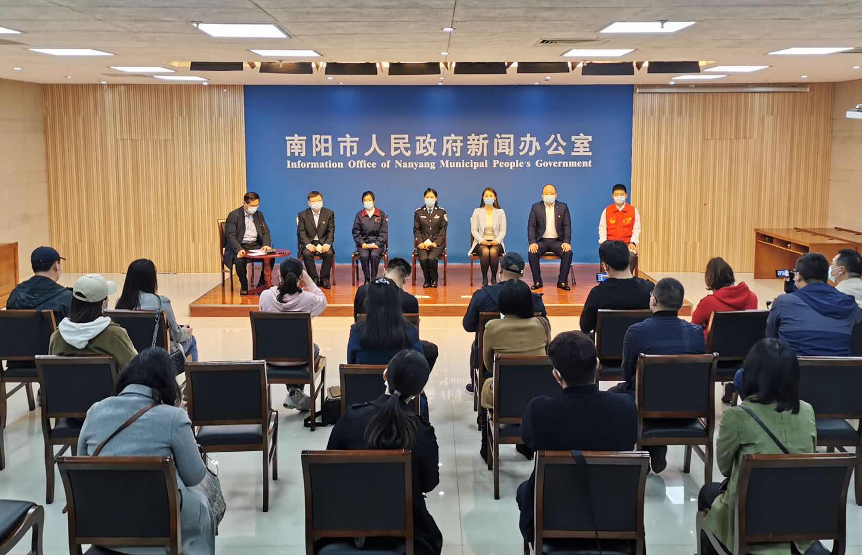 别开生面的新闻发布会自大年初一以来,南阳市已召开二十二场新冠肺炎