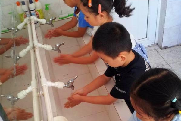 『肚子』说明肚子里有蛔虫!家长一定要重视起来孩子出现这4个症状