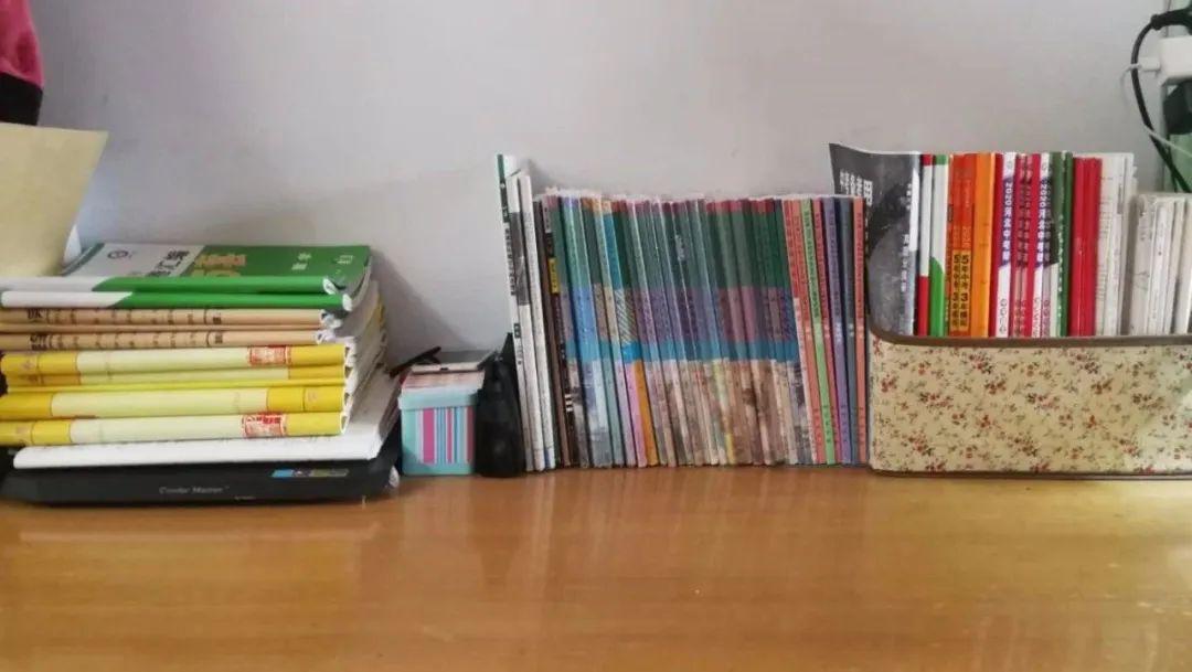 整齐的书桌使学习更有动力!有一个干净的书桌也会有一个好心情.