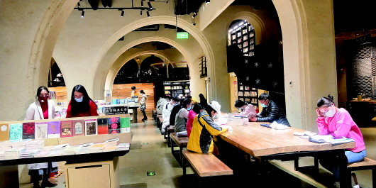 考下:实体书店再次站在岔路口,“疫”考下