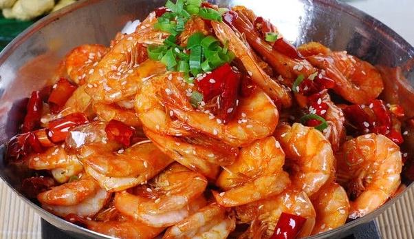 原创精选美食:香菇芹菜,五香蘑菇炒肉,香辣虾,香干小炒肉的做法