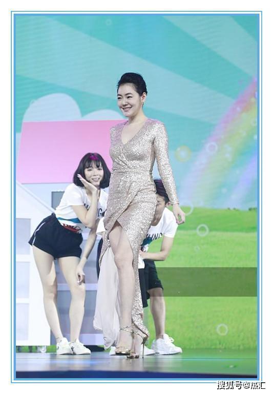 39岁张柏芝同框42岁小S，网友：一个丰腴女神，一