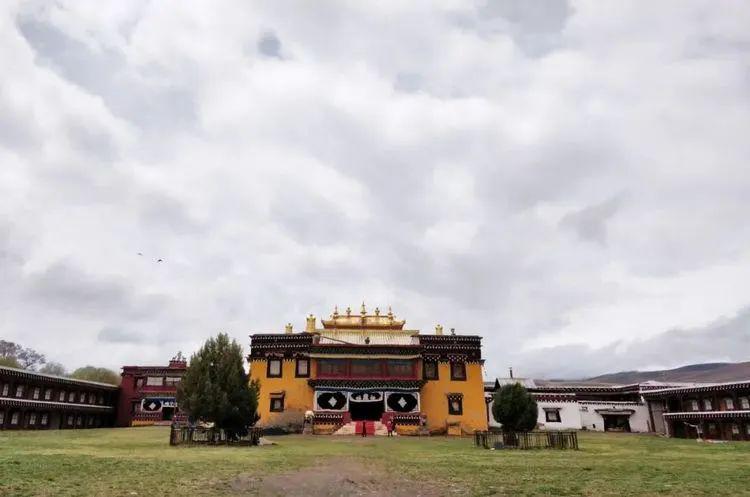 惠远寺 静 谧 悠 远 沟尔普麦粒神山