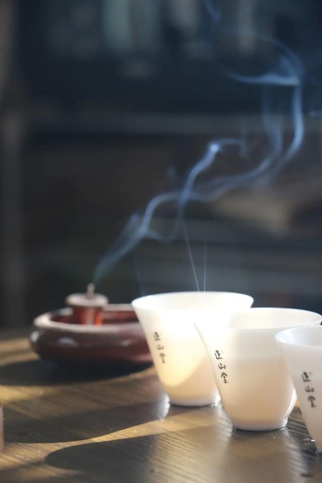 千人千解"吃茶去",以茶入禅,禅茶一味,禅以修心,茶以静心,在清澈和