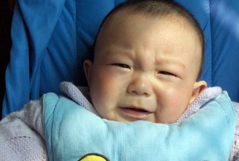 【绊脚石】是宝宝健康的“绊脚石”，医生：家长打死不能给娃吃这4种食物