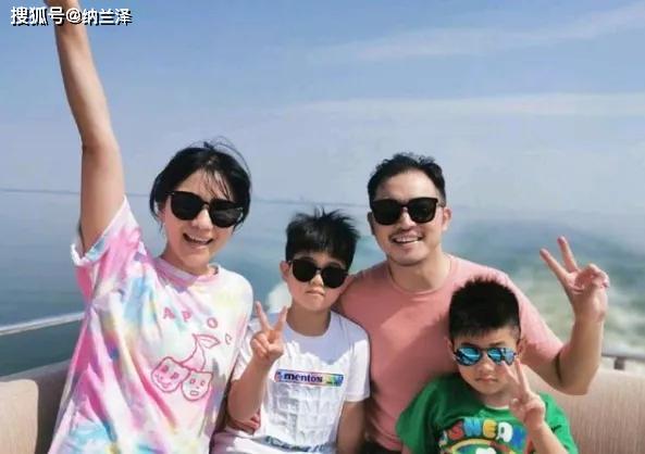 胡可晒安吉照称想念没长胖的儿子，儿子长肉老