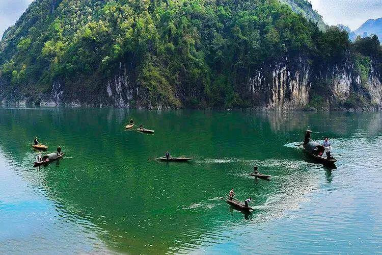 辖区内有乌江渡(偏岩河)景区,乌江渡全国工业旅游示范点,枫香温泉景区